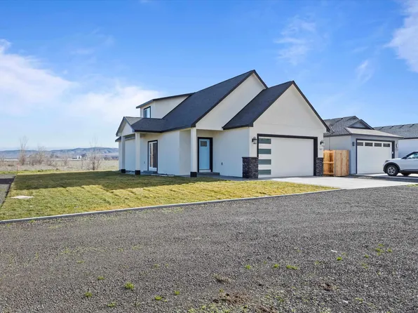 707 S 6th St, Mabton, WA 98935