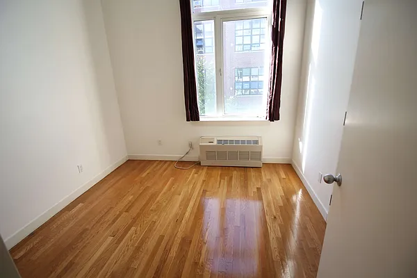 Rented by Nooklyn NYC LLC | media 44