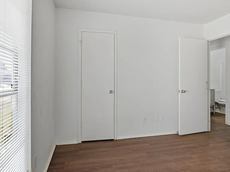 6413 Melinda Ct — Photo 16