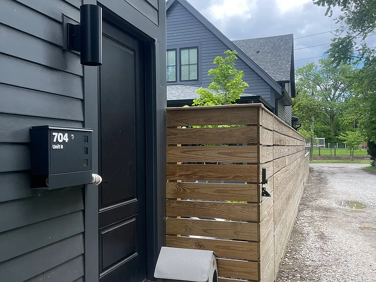 704 N Highland Ave #CARRIAGE HOUSE — Photo 4