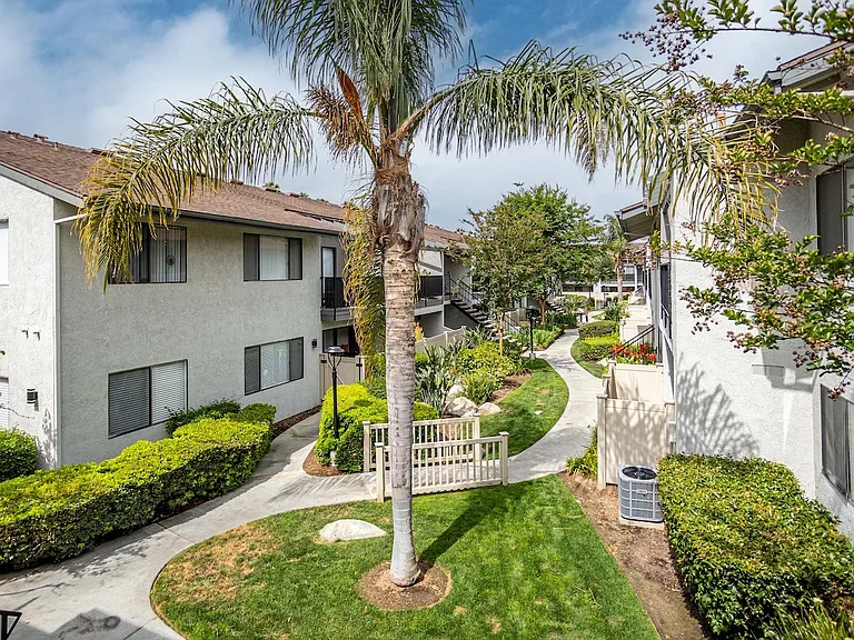 Harbor Cliff Apartments — Photo 17