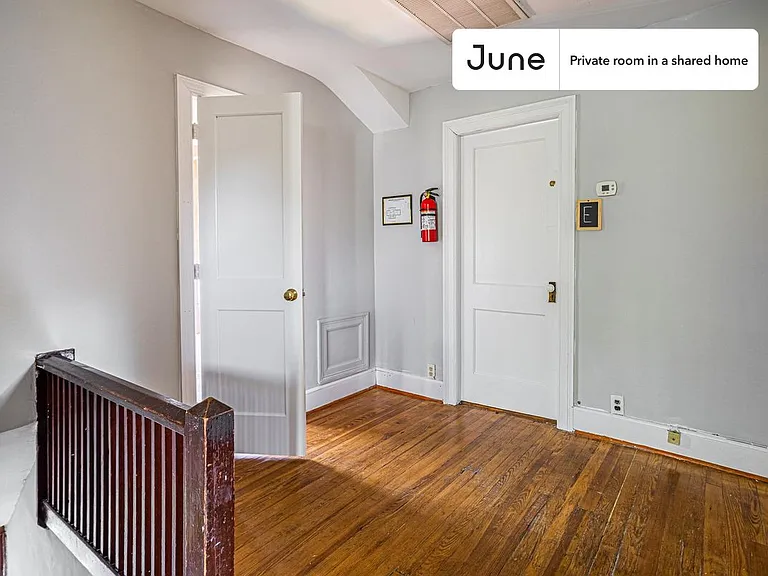 1214 Michigan Ave NE #D — Photo 14