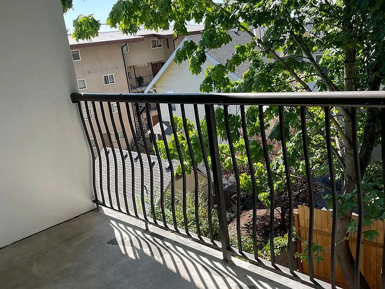 4237 8th Ave NE — Photo 36