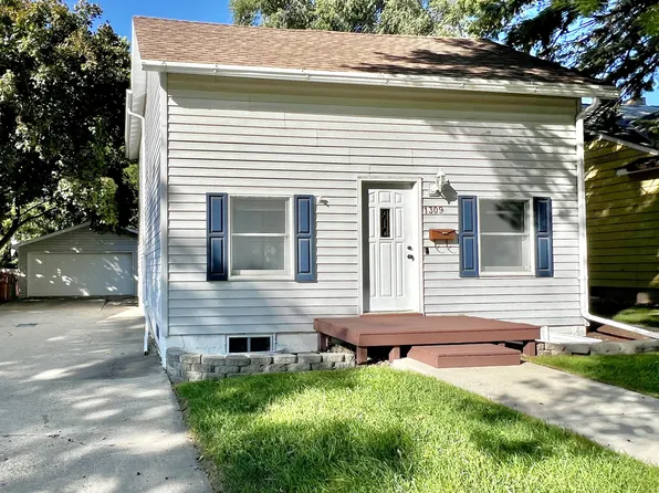 1309 2nd St, Brookings, SD 57006