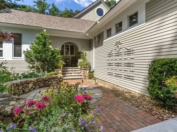 43 Country Club Way, Ipswich, MA 01938