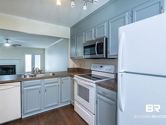 5th image of 6651 Jackson Sq #21