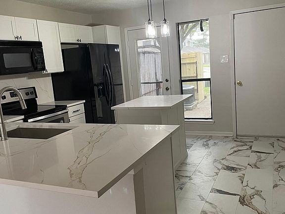 3rd image of 16622 Holly Trail Dr