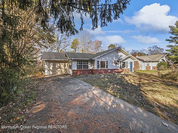 3rd image of 242 Elmtowne Blvd
