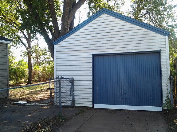 Detached Garage