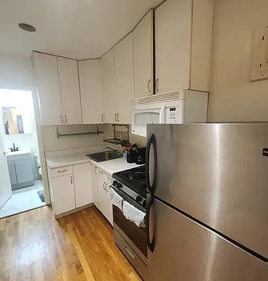 534 W 50th St #2A — Photo 6