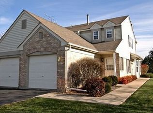 346 Crystal Ridge Dr, Crystal Lake, IL 60012