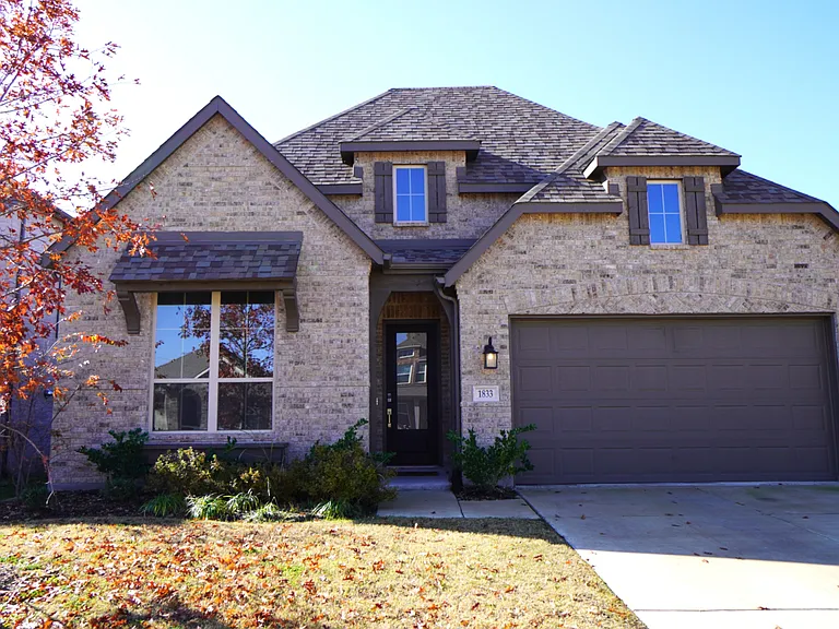 1833 Purtis Creek Dr — Photo 2