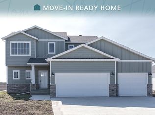 10141 Concord Dr, Horace, ND 58047