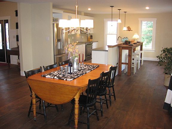 Dining to kitchen