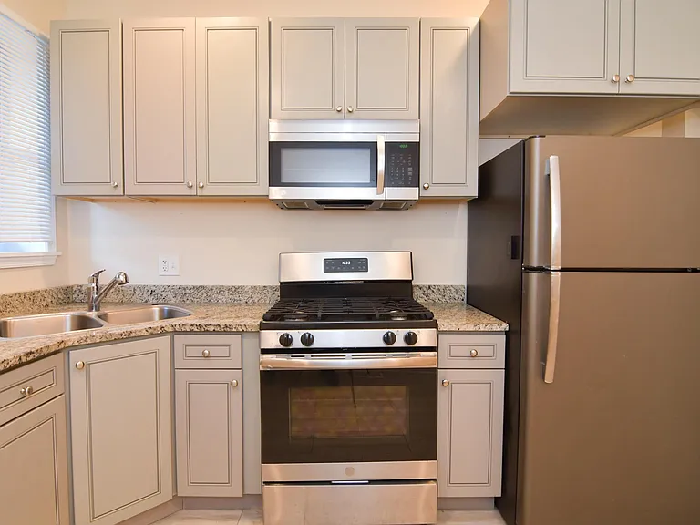 2722 Parkwood Ave — Photo 31