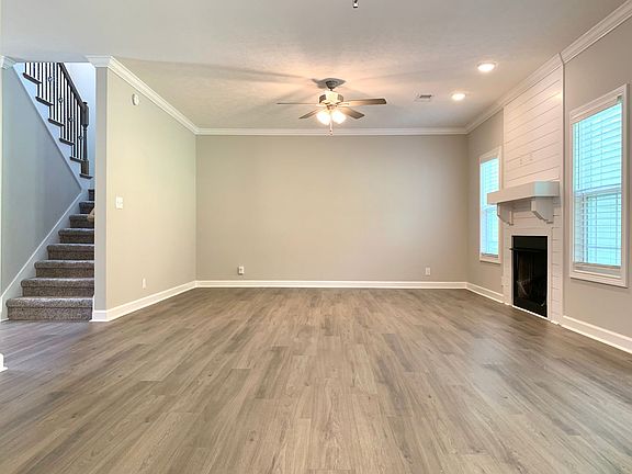 4th image of 1247 Highgrove Ln
