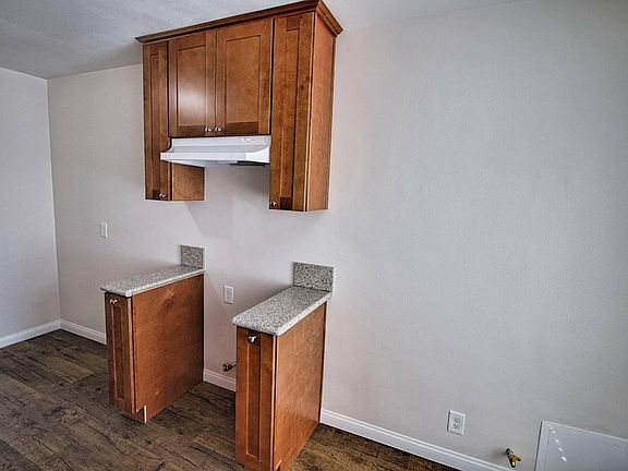 4th image of 10030 S Van Ness Ave APT 9
