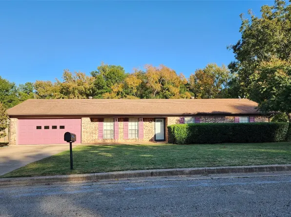 110 Linden Dr, Palestine, TX 75803