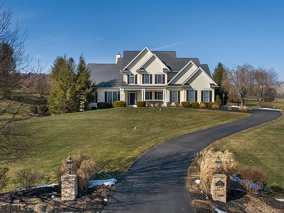 2nd image of 184 Skytop Ln
