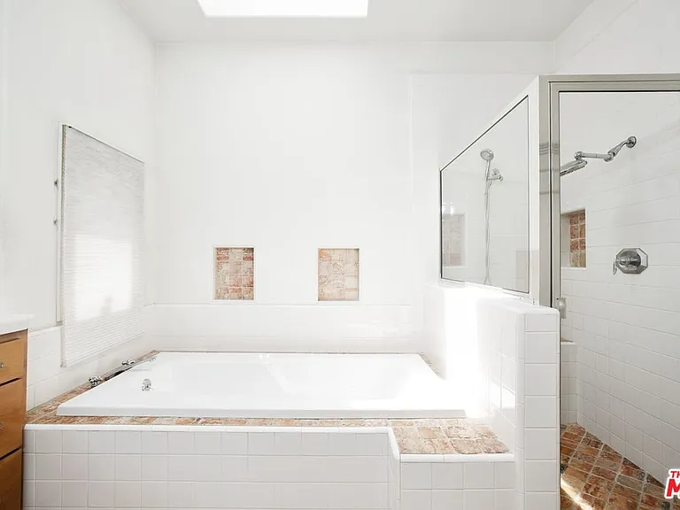 333 S McCarty Dr — Photo 14