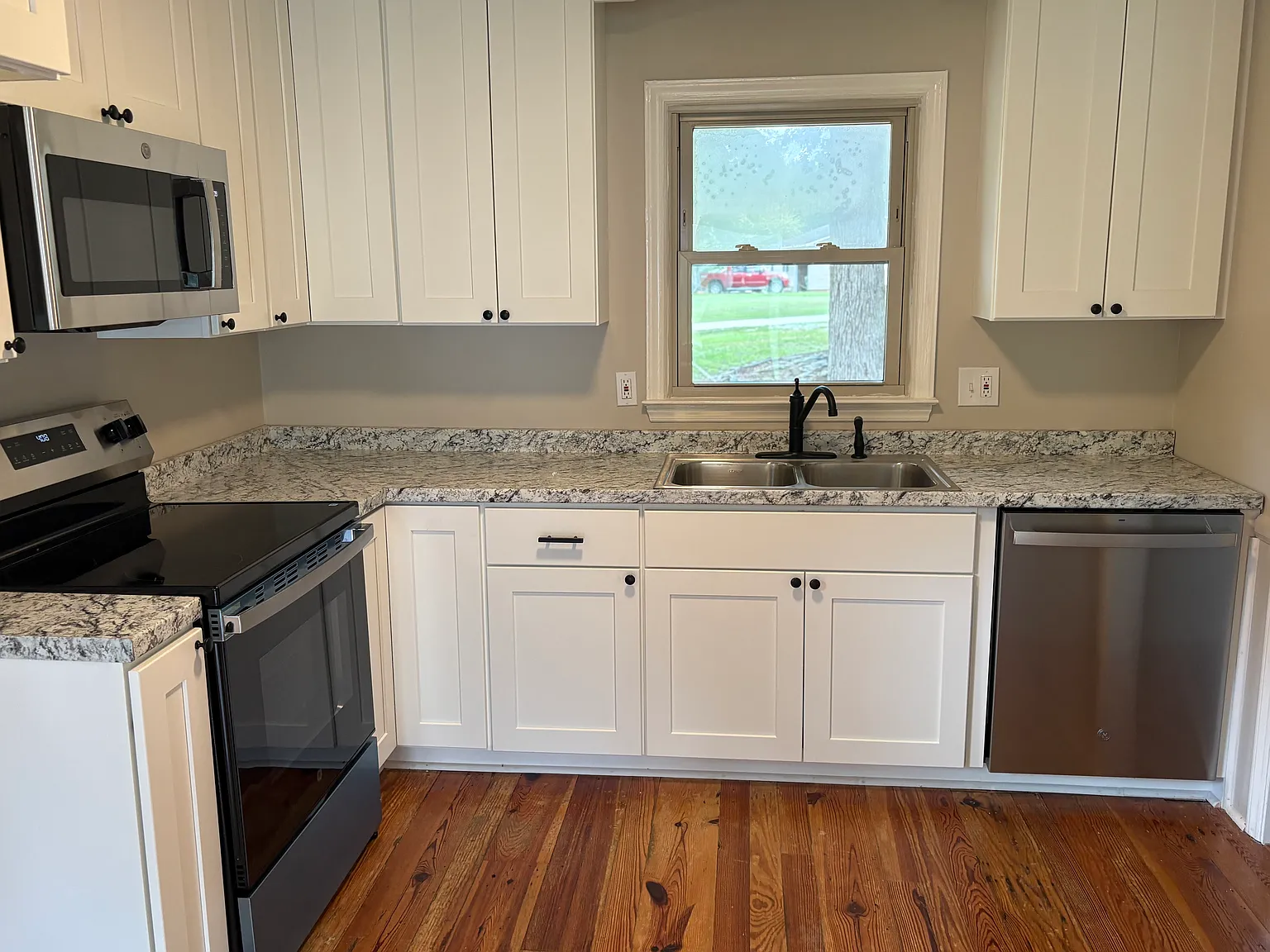 2 bed, 1120 sqft, $1,300 — Photo 3