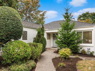 316 Queen Anne Drive, Seattle, WA, 98109