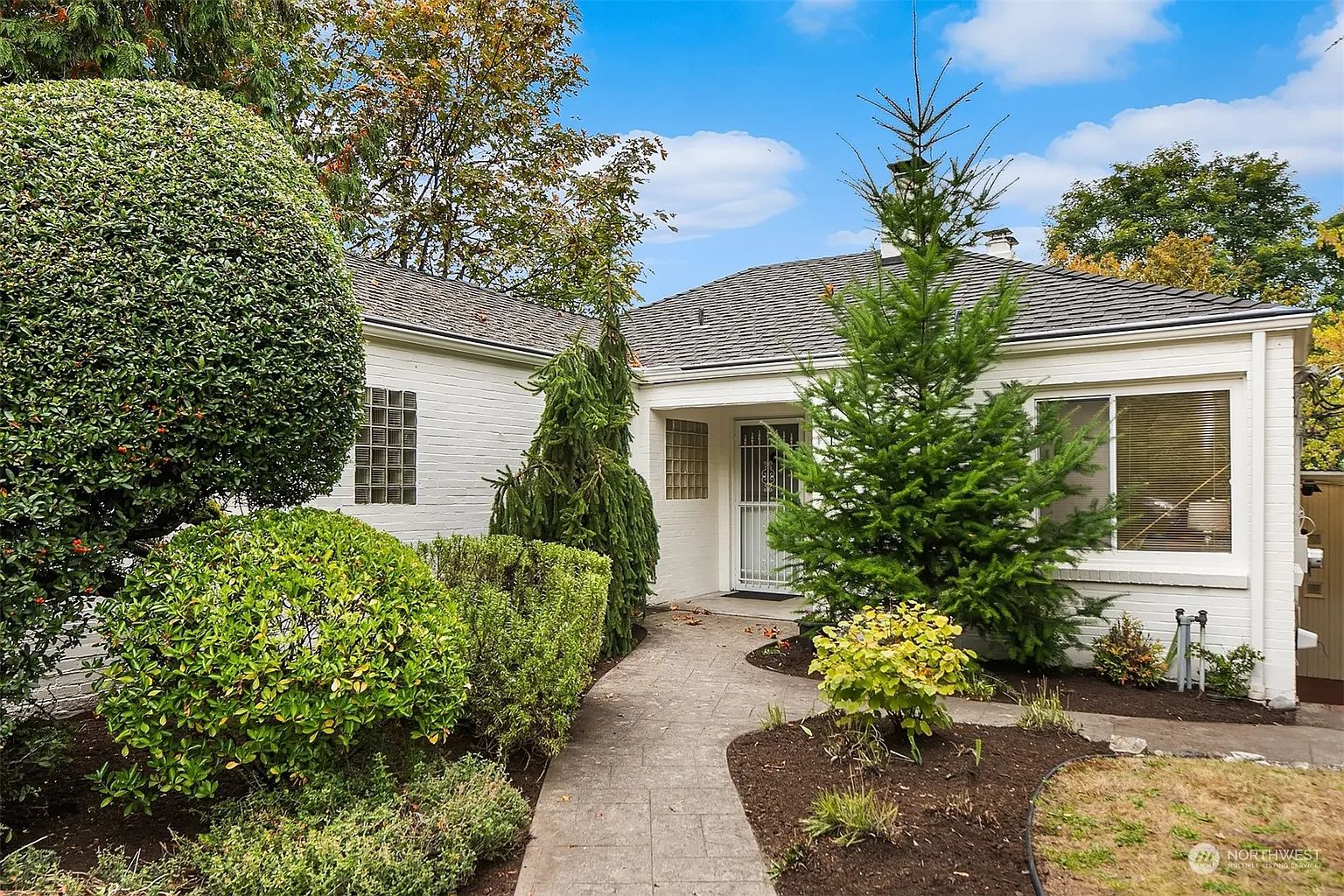 316 Queen Anne Drive photo 1