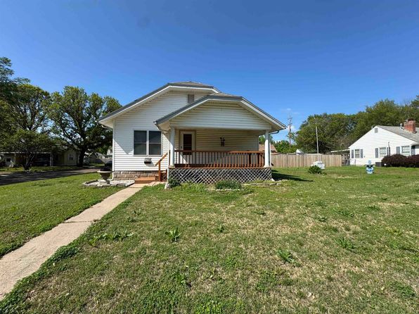1502 E 12th Ave, Winfield, KS 67156