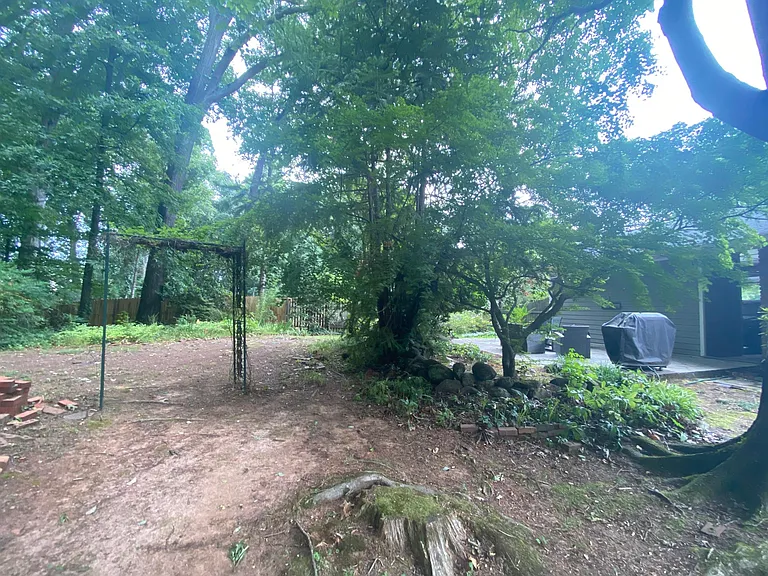 1830 Queens Way — Photo 42