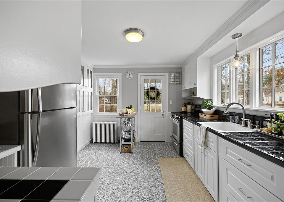 173 Berwick Rd, Attleboro, MA 02703 Zillow