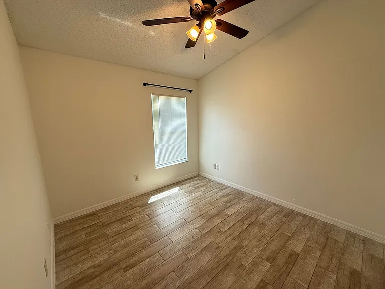 1221 Singleton Cir — Photo 13