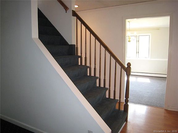 5th image of 136 Albert Ave