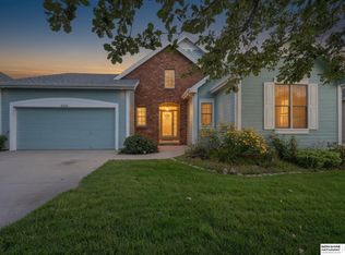 4606 Edgerton Dr, Papillion, NE 68133