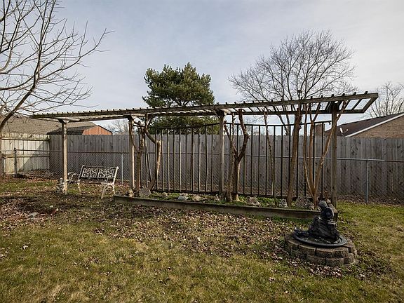 5th image of 2519 Glenmore Ct