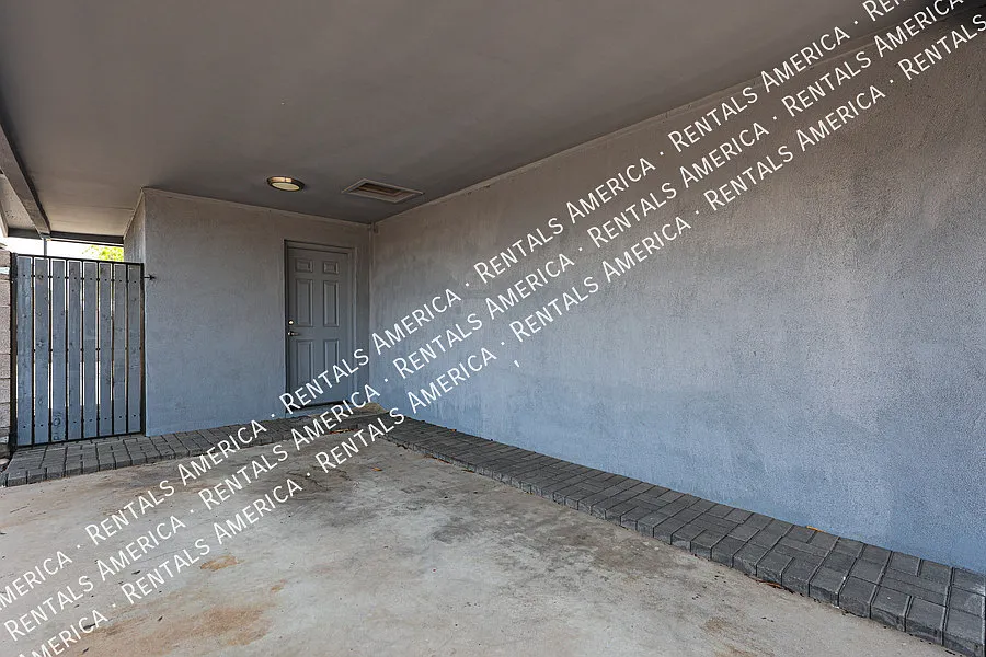 3 bedroom 2 bathroom + Sun Room in Tempe! NO HOA! — Photo 3