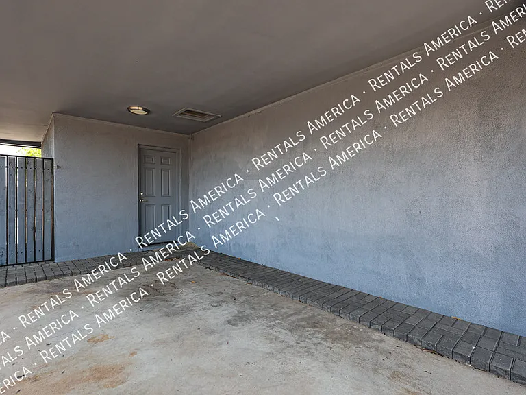3213 S Albert Ave — Photo 3
