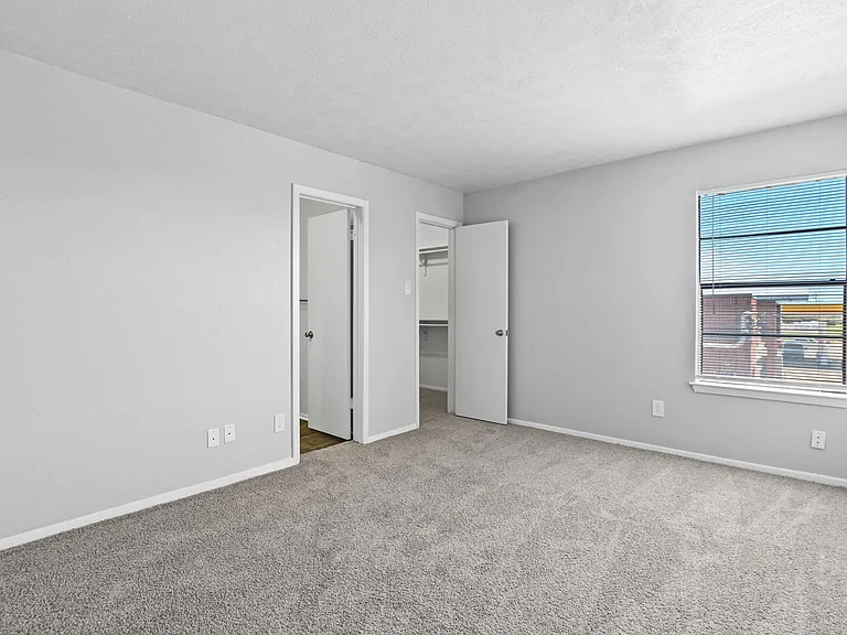 The Summit Apartments — Photo 41