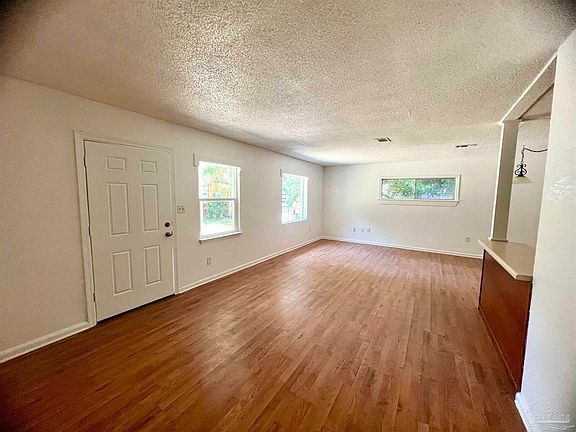 4th image of 25 Randolph Dr