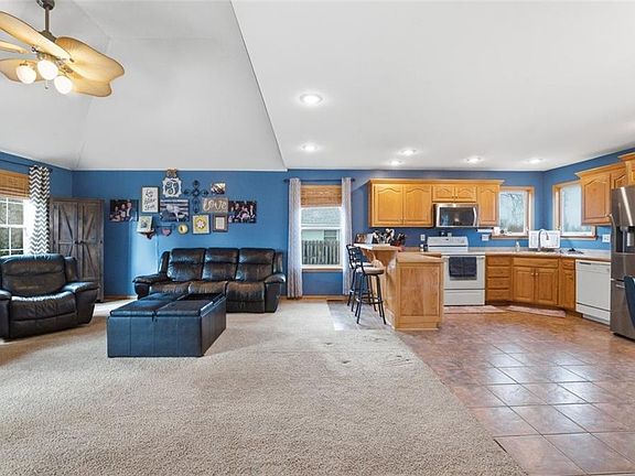 5th image of 305 S Truman Rd