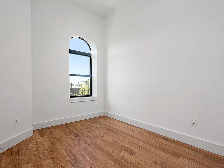 808 Putnam Ave #2F — Photo 9