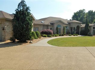 2521 Lindale Ct, North Huntingdon, PA