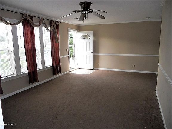 3rd image of 123 Blue Grass Dr