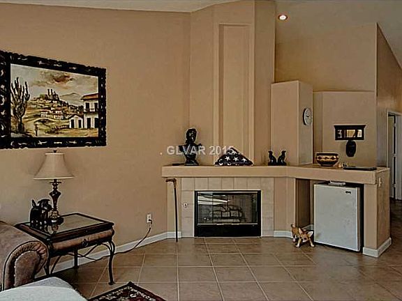 4th image of 608 S Lively Fiesta Way