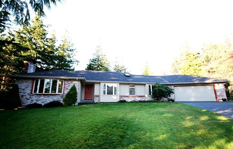 Front Exterior; one level living, aggregate driveway and located in culdesac.