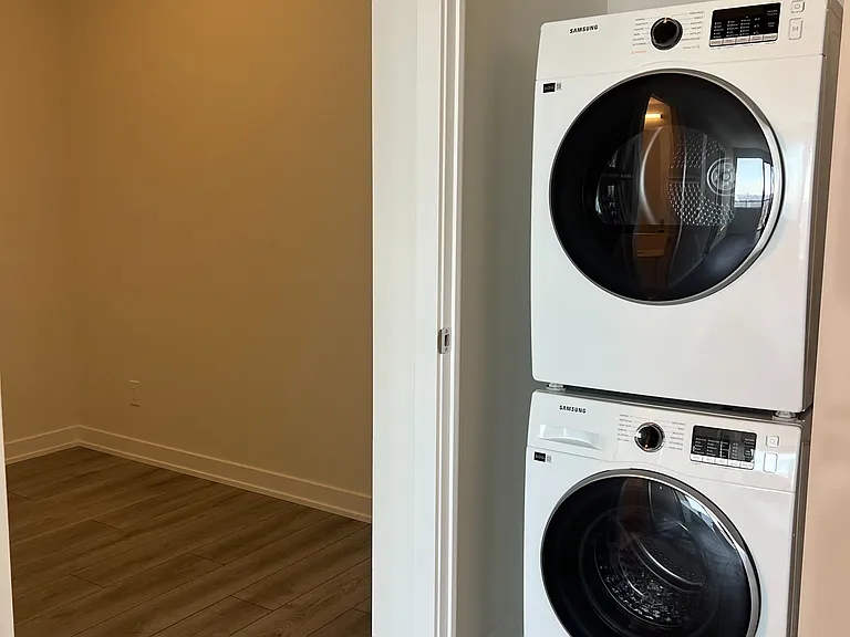 15 Ellerslie Ave #2211 — Photo 7