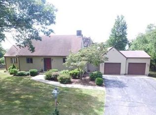 11 Country Side Rd, Narragansett, RI 02882