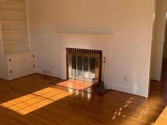 5th image of 106 W Newlyn St