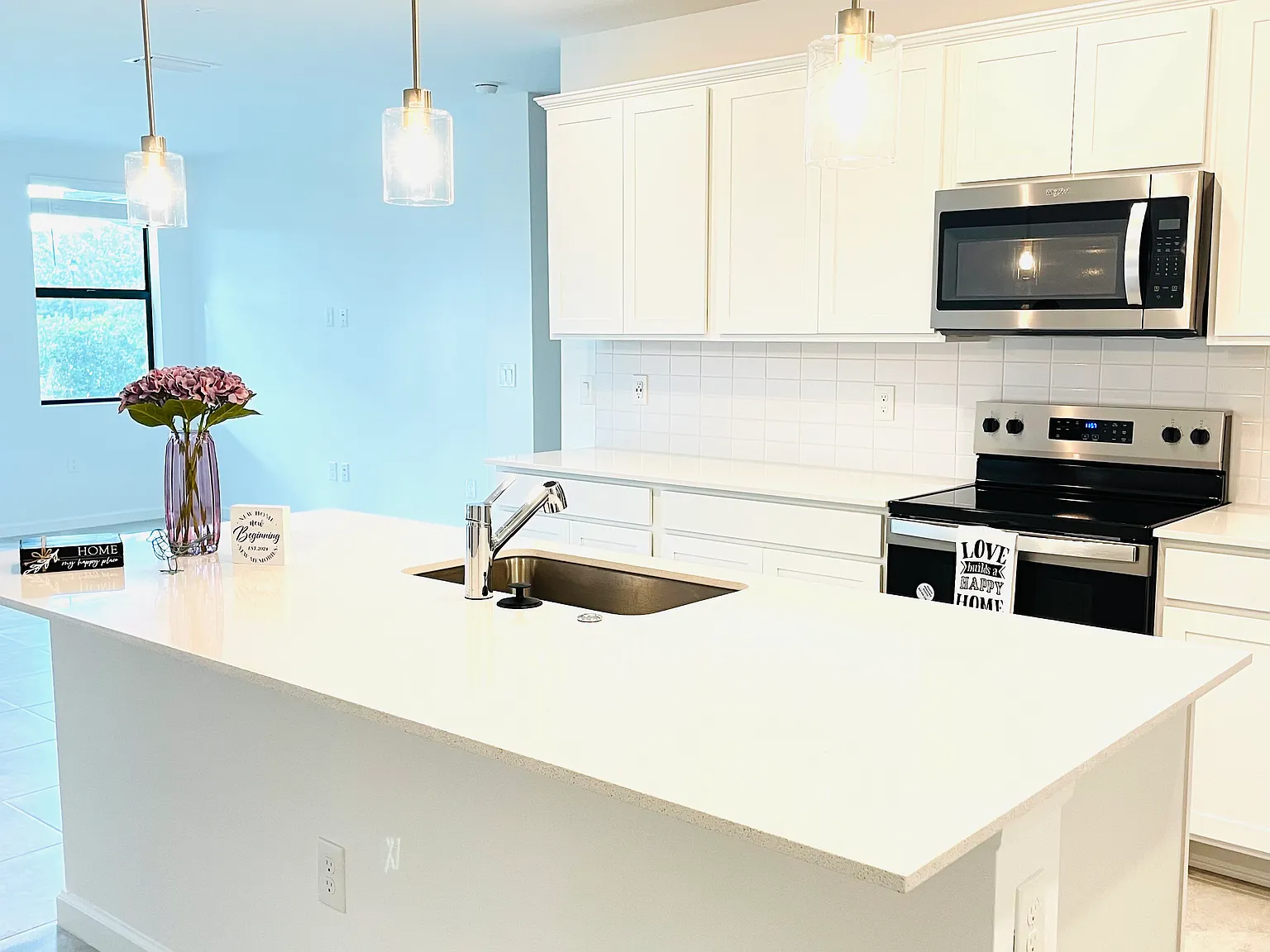 3 bed, 1816 sqft, $2,550 — Photo 2