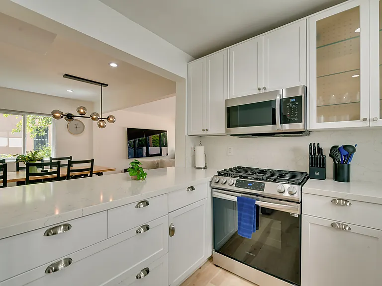 9042 Phyllis Ave #A — Photo 8