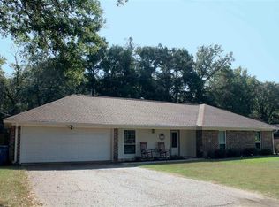 918 Robin Ln, White Oak, TX 75693
